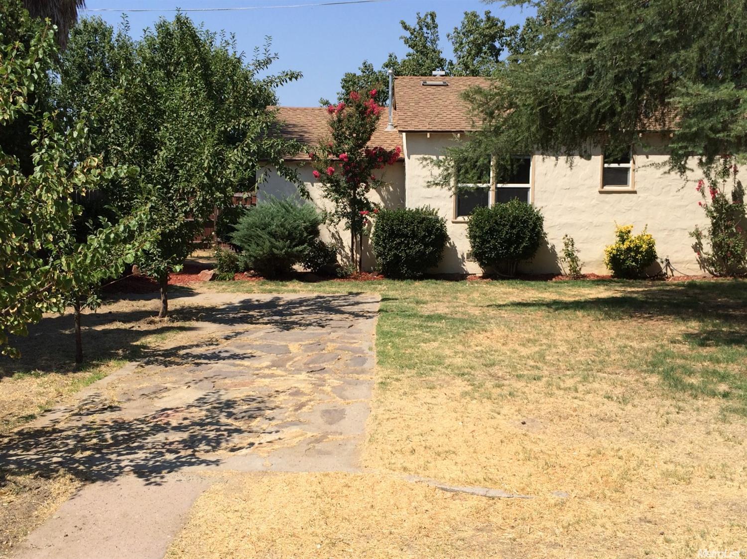 1320 F St, Livingston, CA 95334 photo 8