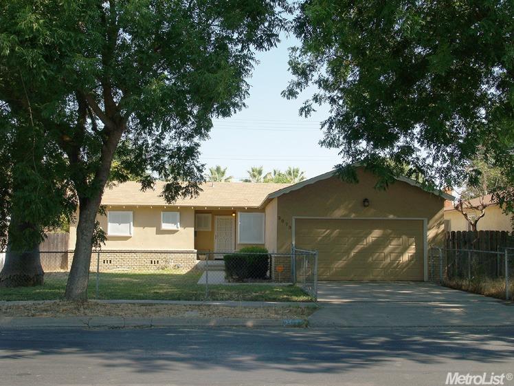 2073 Mount Vernon Dr, Modesto, CA 95350 photo 1