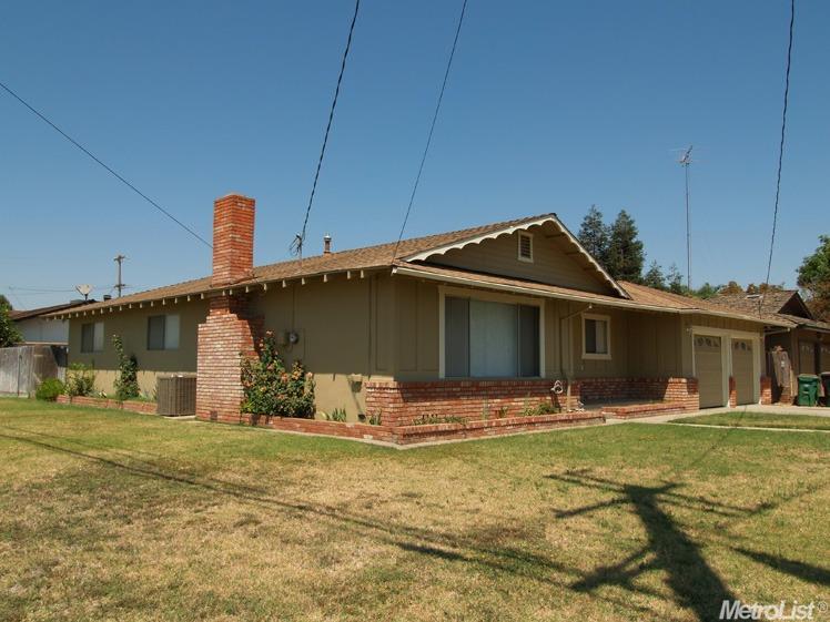 8265 Cypress St, Hilmar, CA 95324 photo 2