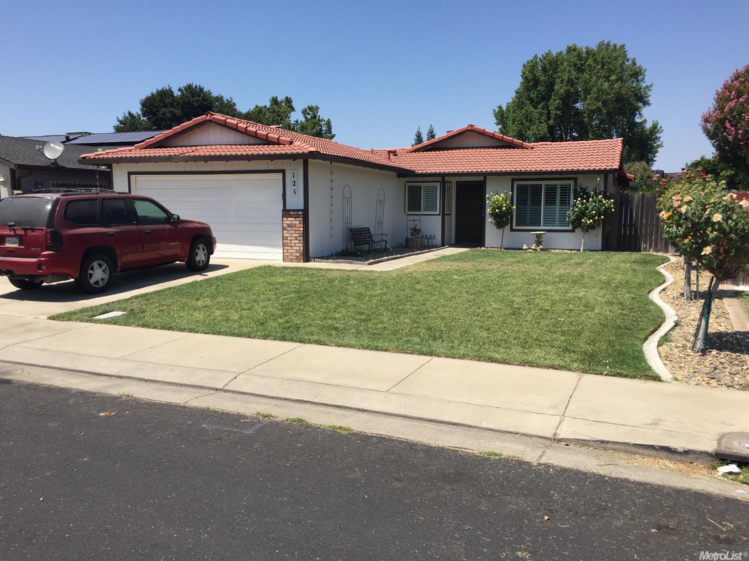 121 Mulberry Cir, Lodi, CA 95240 photo 3