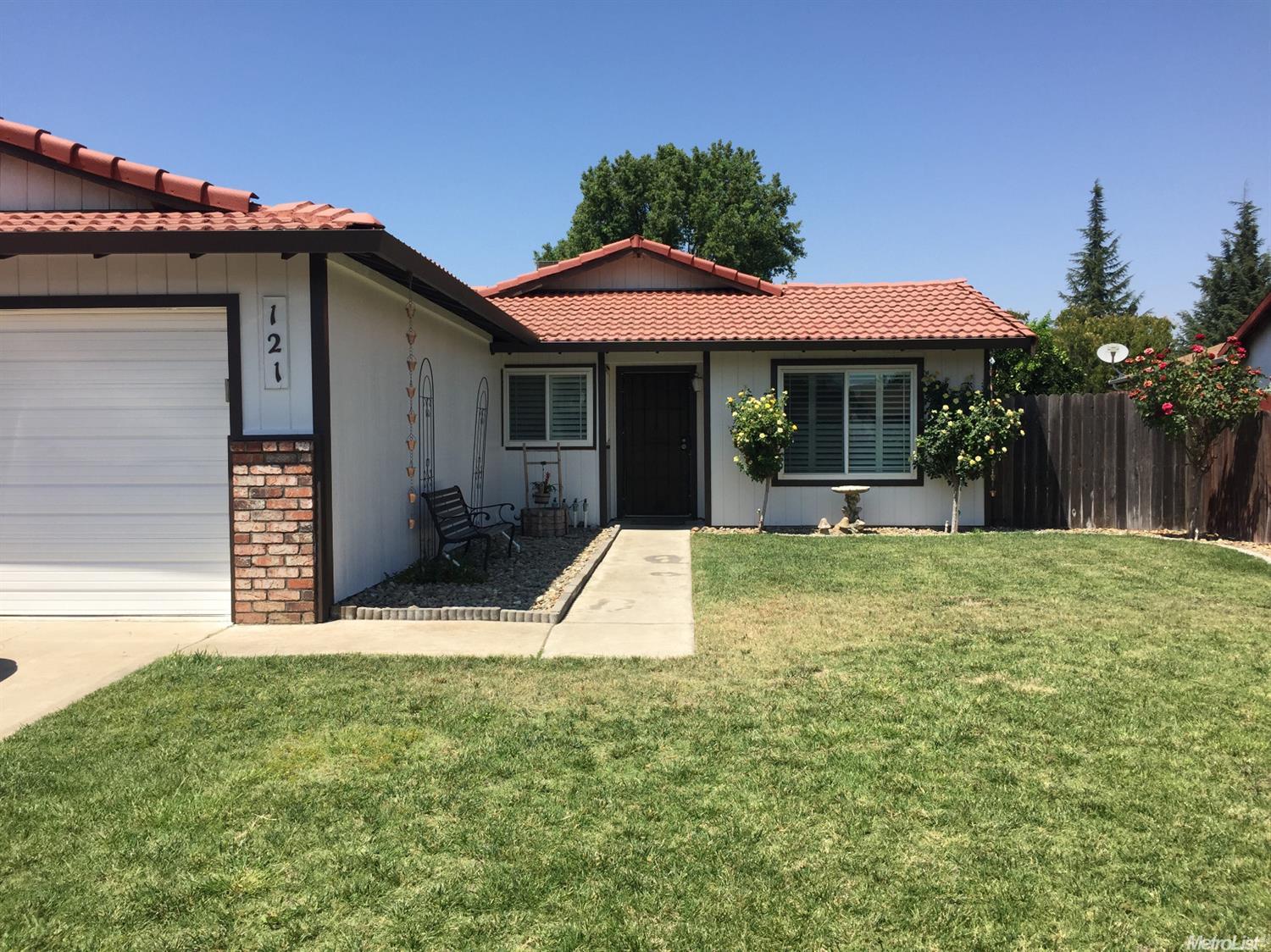 121 Mulberry Cir, Lodi, CA 95240 photo 2