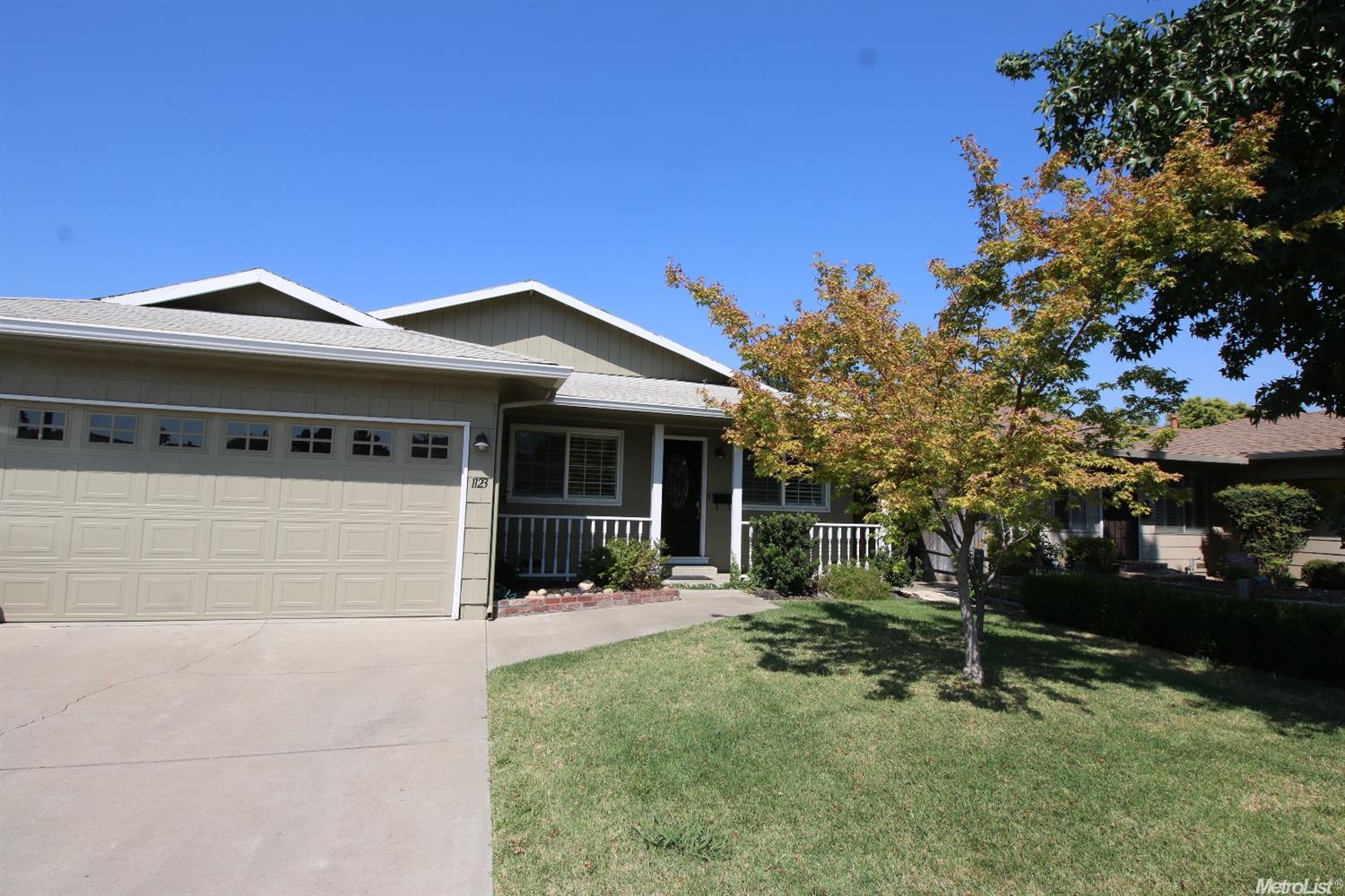 1123 Dover Dr, Lodi, CA 95242 photo 1