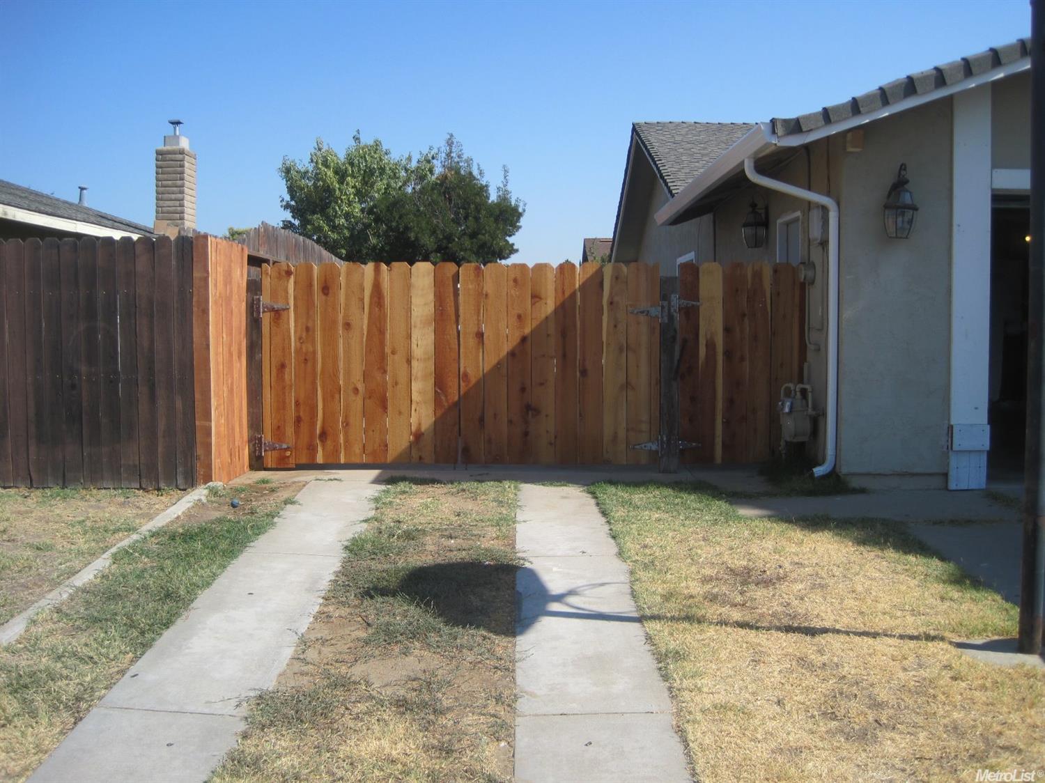 1577 Barbara Way, Manteca, CA 95336 photo 2