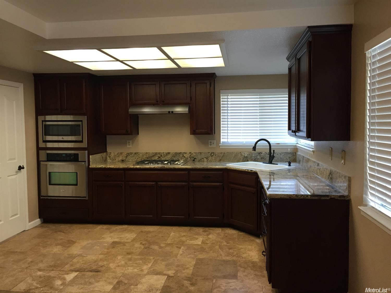 861 Lassen Ct, Tracy, CA 95376 photo 2