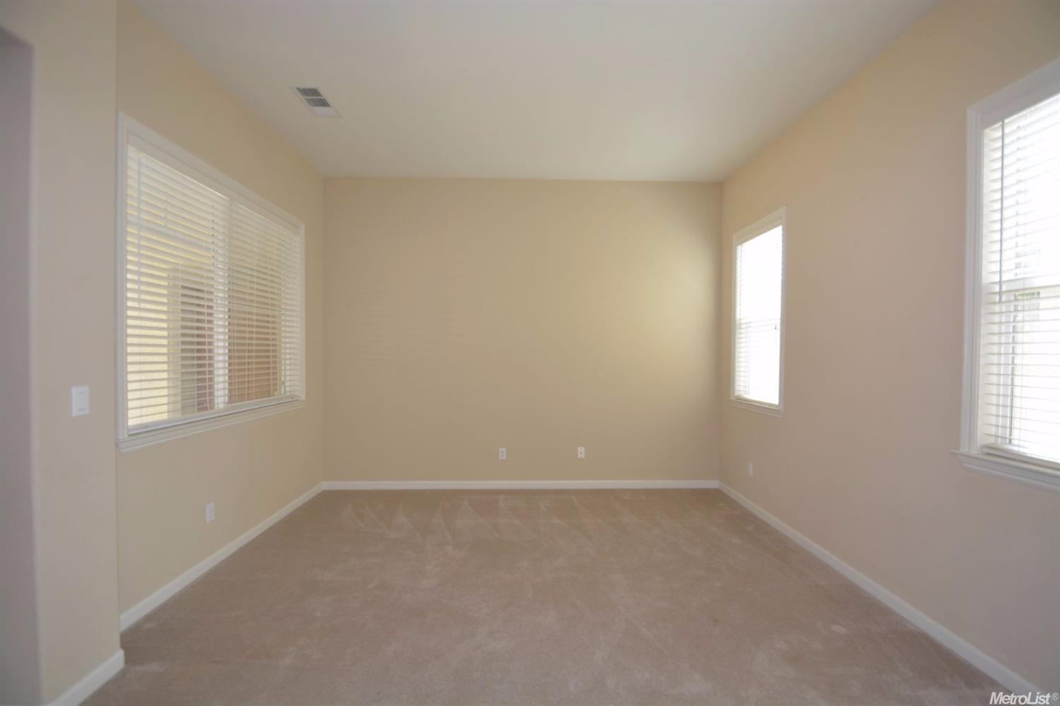 3021 Knightsbridge Ct, Modesto, CA 95355 photo 3