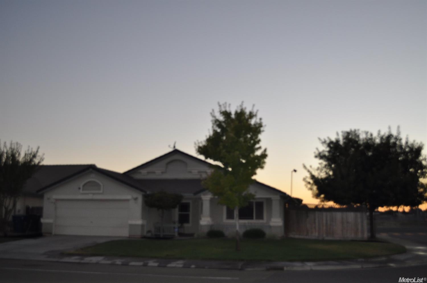 910 Norman Dr, Manteca, CA 95336 photo 2
