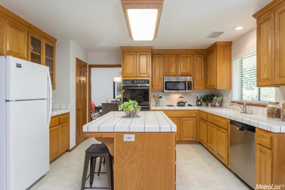 2218 Lassen Pl, Davis, CA 95616 photo 9