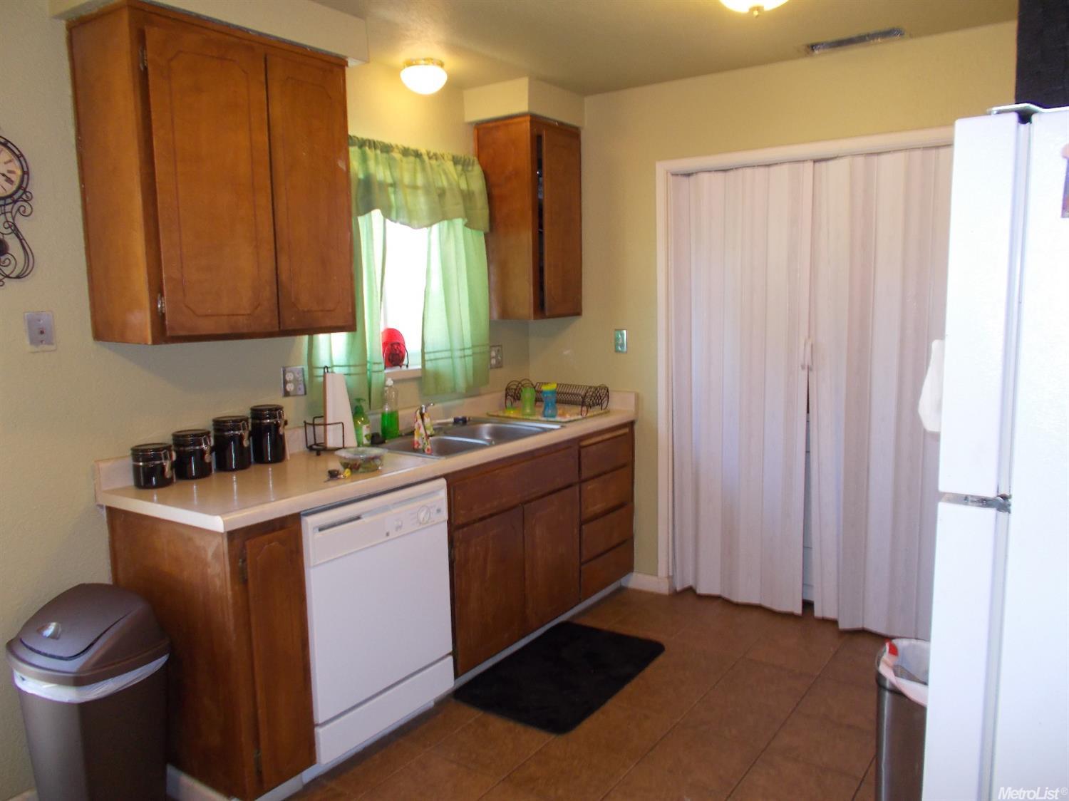 3908 Woodview Dr, Ceres, CA 95307 photo 7