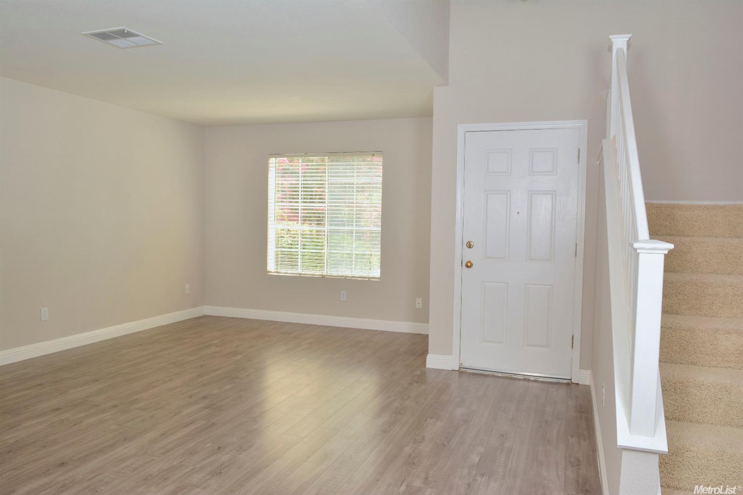 147 James W Smith Dr, Tracy, CA 95377 photo 2