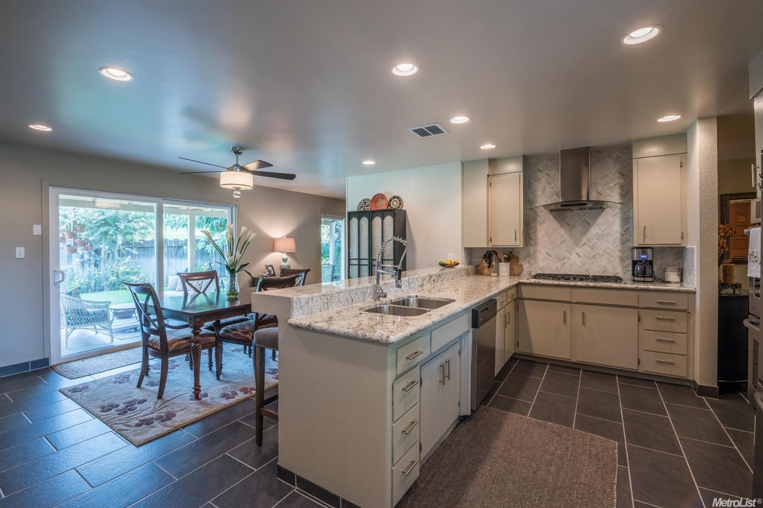 2808 Windsor Ln, Modesto, CA 95350 photo 2