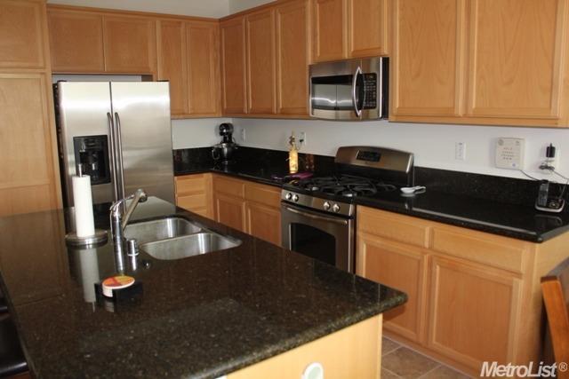 1605 Courtyard Dr, Manteca, CA 95337 photo 2
