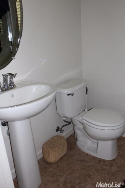 1605 Courtyard Dr, Manteca, CA 95337 photo 9