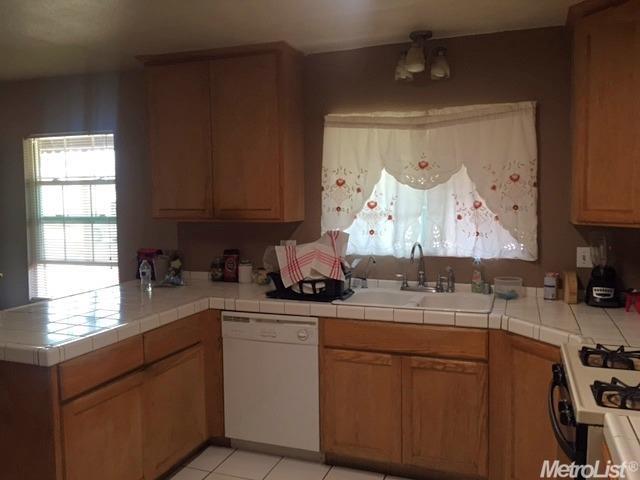431 Michigan Ave, Manteca, CA 95337 photo 4