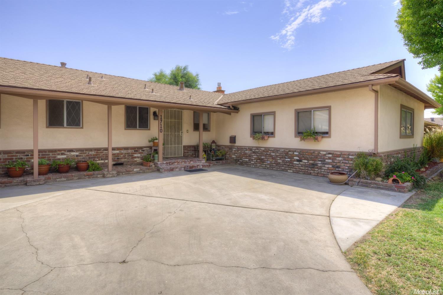 1710 Springwood Dr, Modesto, CA 95350 photo 1