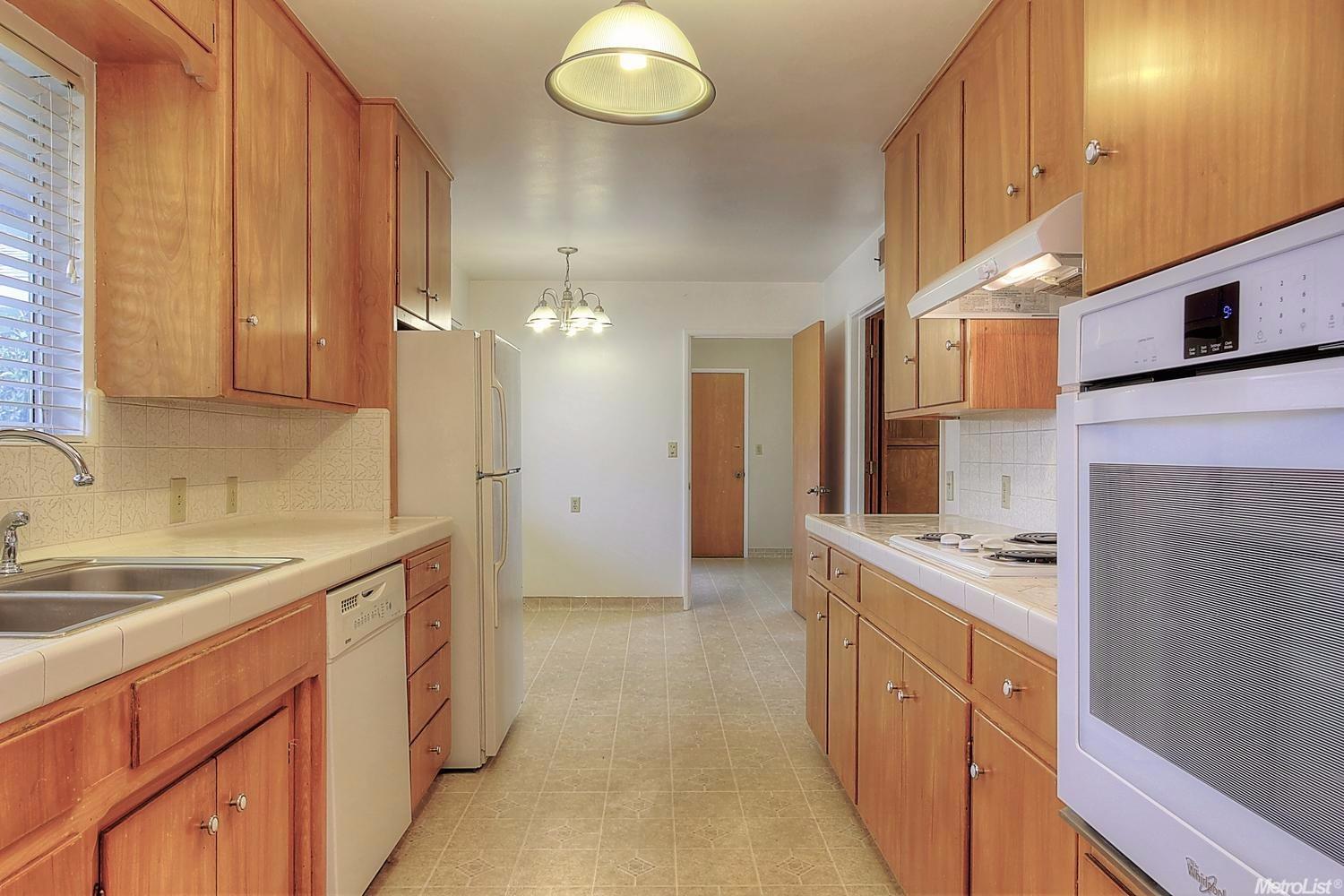 316 3rd St, Ripon, CA 95366 photo 3