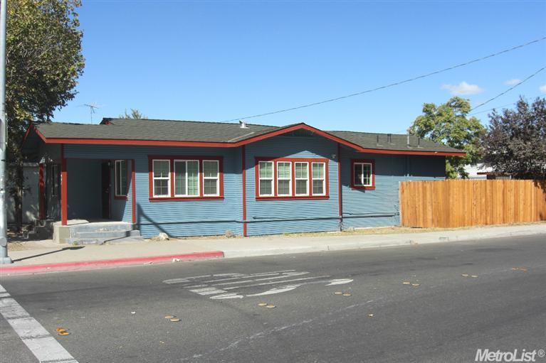 901 W Main St, Turlock, CA 95382 photo 1