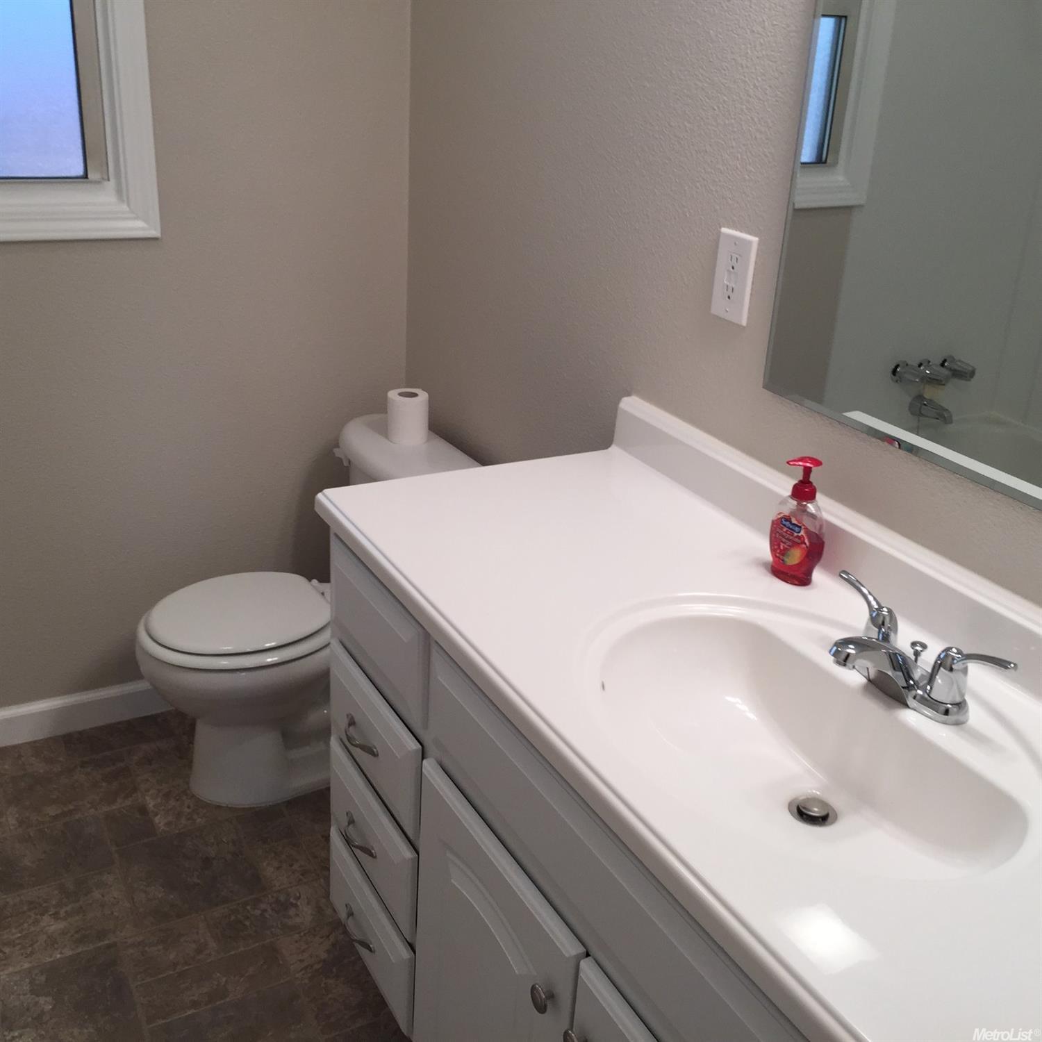 1118 Lloyd St, Lodi, CA 95240 photo 5