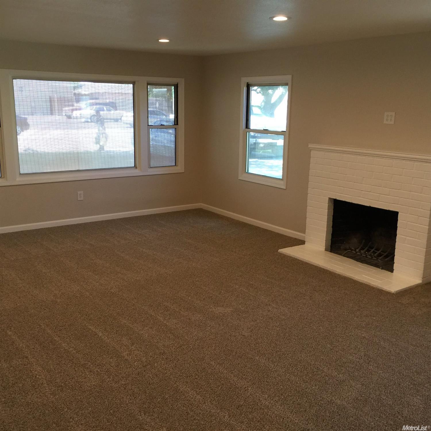 1118 Lloyd St, Lodi, CA 95240 photo 2
