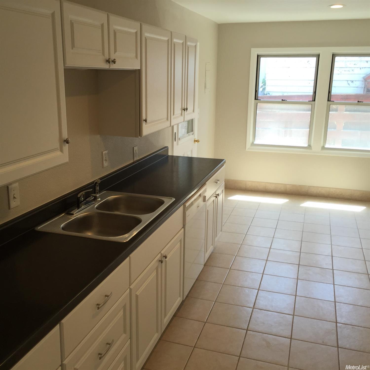 1118 Lloyd St, Lodi, CA 95240 photo 3