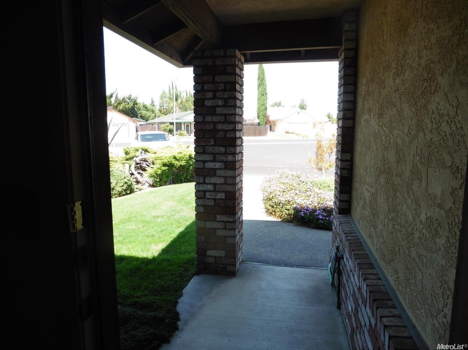 628 Hawes, Manteca, CA 95336 photo 2