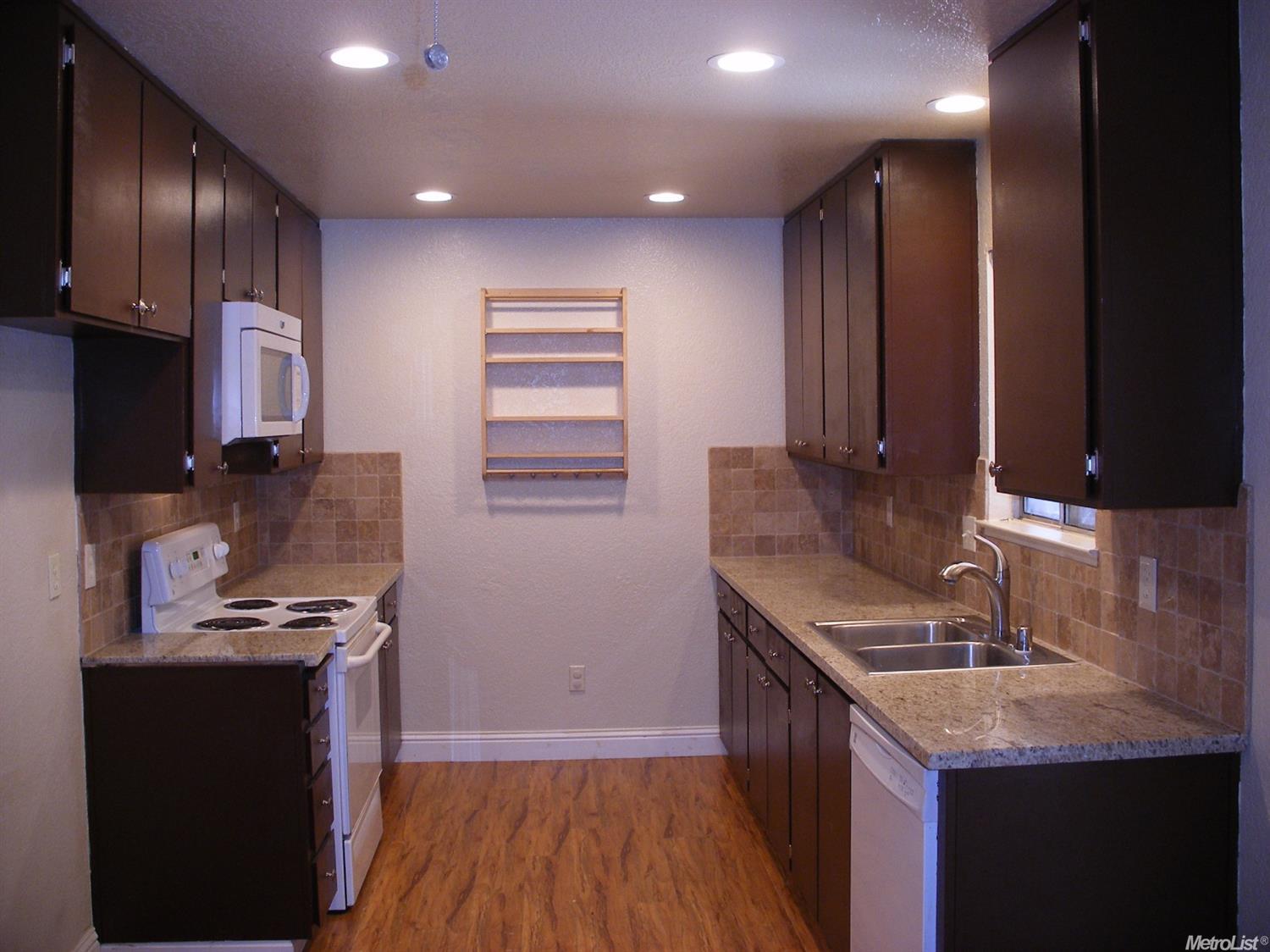 1420 W Kavanagh Ave, Tracy, CA 95376 photo 4
