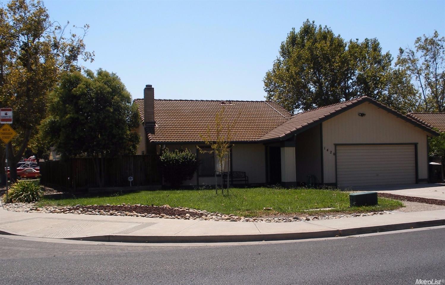 1420 W Kavanagh Ave, Tracy, CA 95376 photo 1