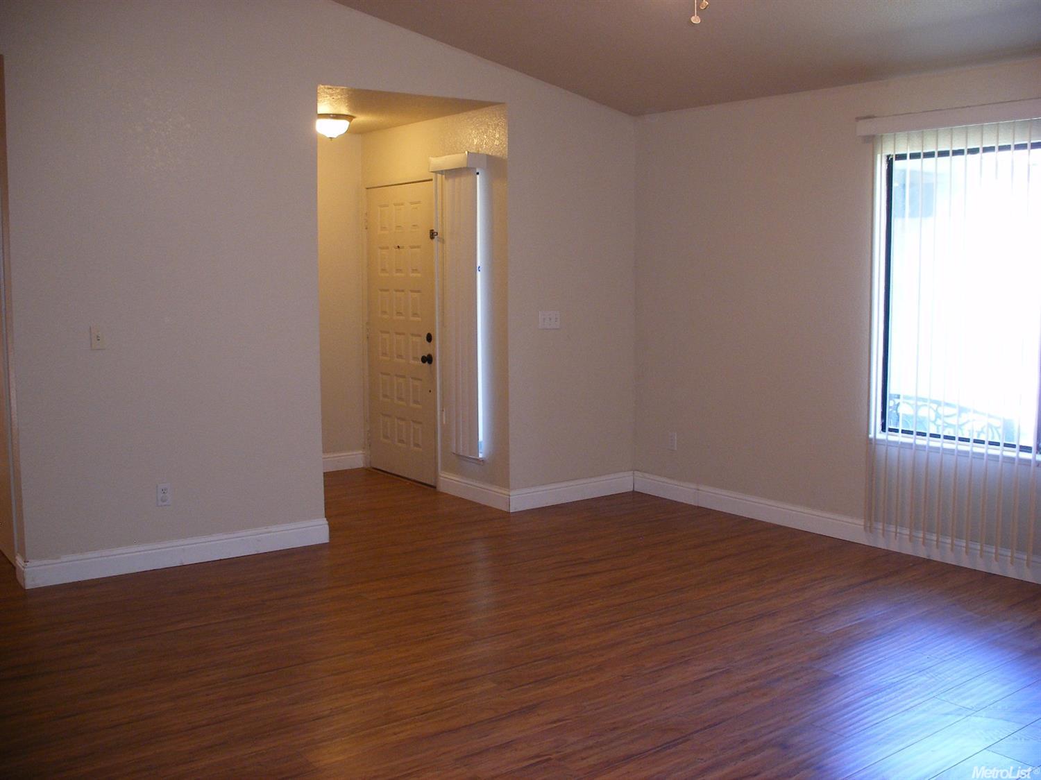 1420 W Kavanagh Ave, Tracy, CA 95376 photo 5