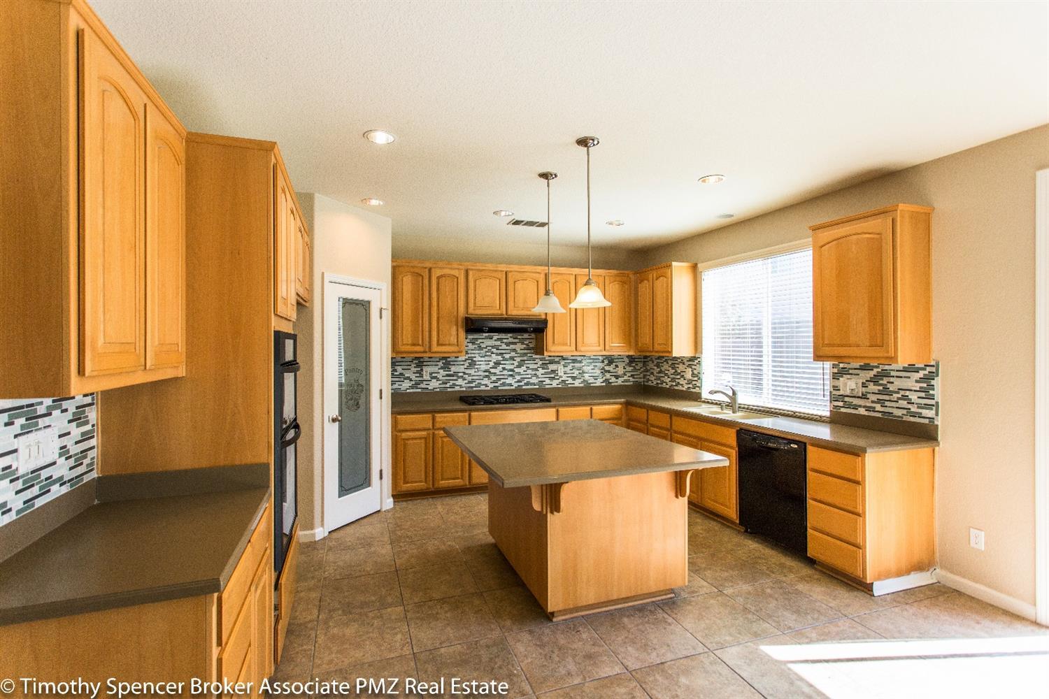 1092 Bennington Ave, Turlock, CA 95382 photo 3