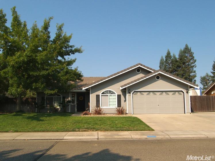 749 Danielle St, Escalon, CA 95320 photo 1
