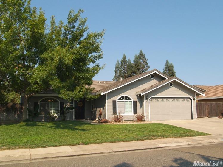 749 Danielle St, Escalon, CA 95320 photo 2