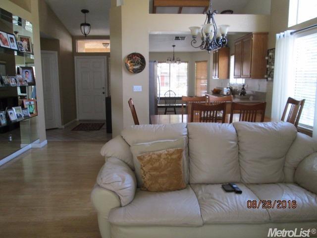 912 Long Barn Dr, Lathrop, CA 95330 photo 4