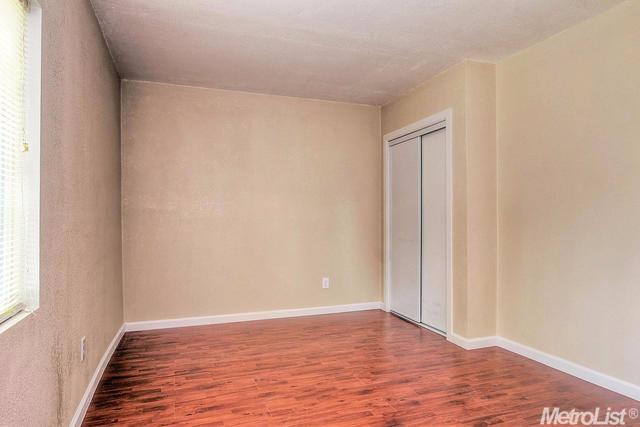 433 S Laurel St, Turlock, CA 95380 photo 11