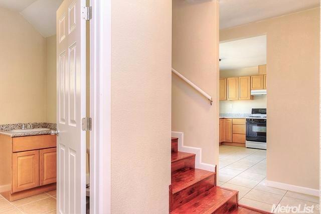 433 S Laurel St, Turlock, CA 95380 photo 16