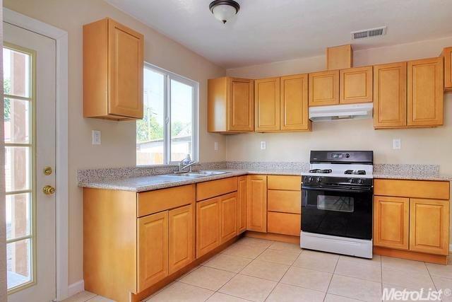 433 S Laurel St, Turlock, CA 95380 photo 7