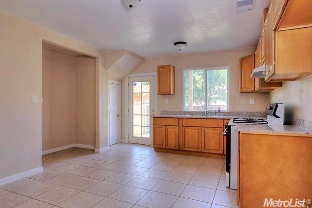 433 S Laurel St, Turlock, CA 95380 photo 9