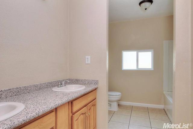 433 S Laurel St, Turlock, CA 95380 photo 15