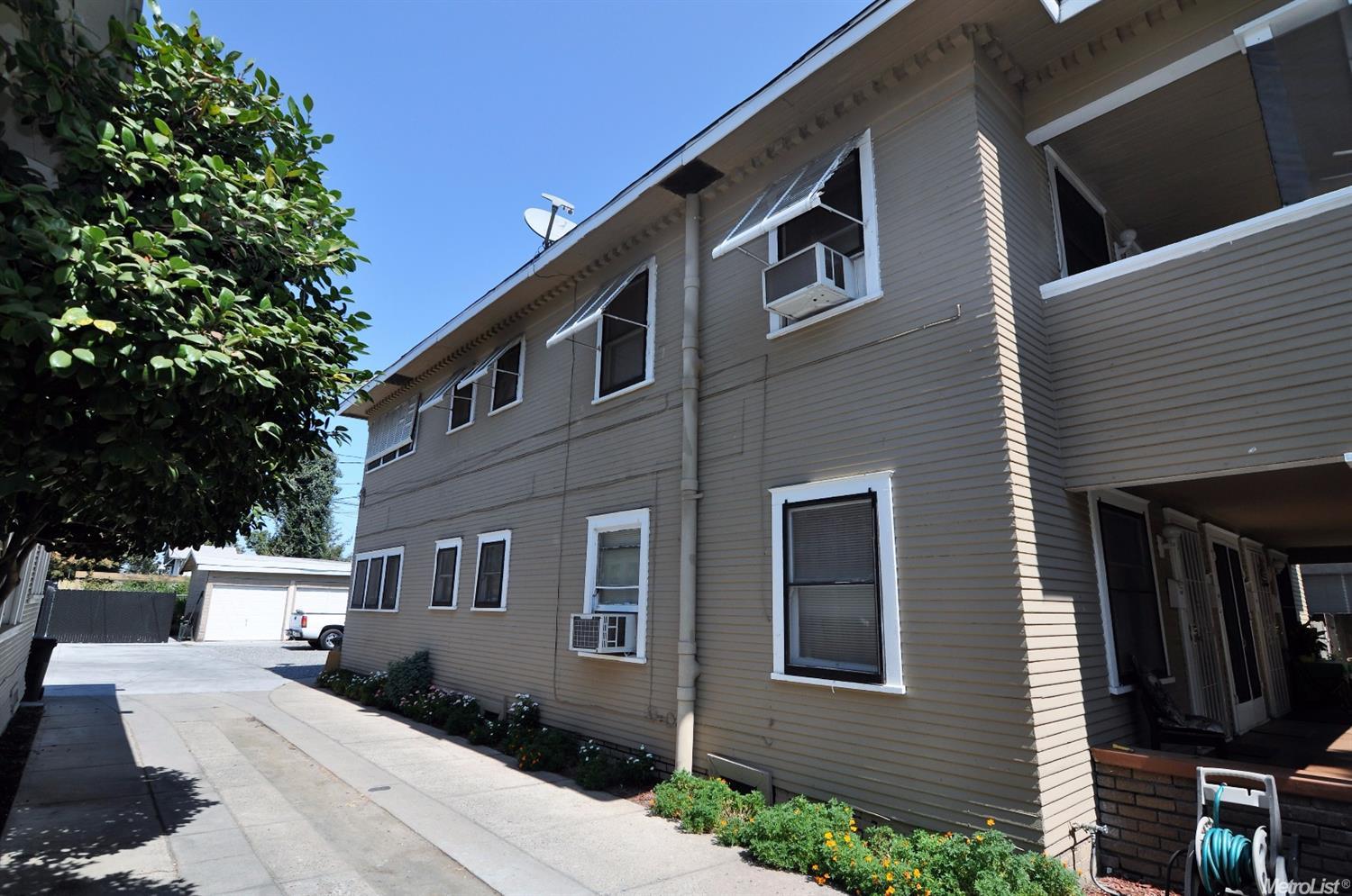 733 E Main St, Turlock, CA 95380 photo 2
