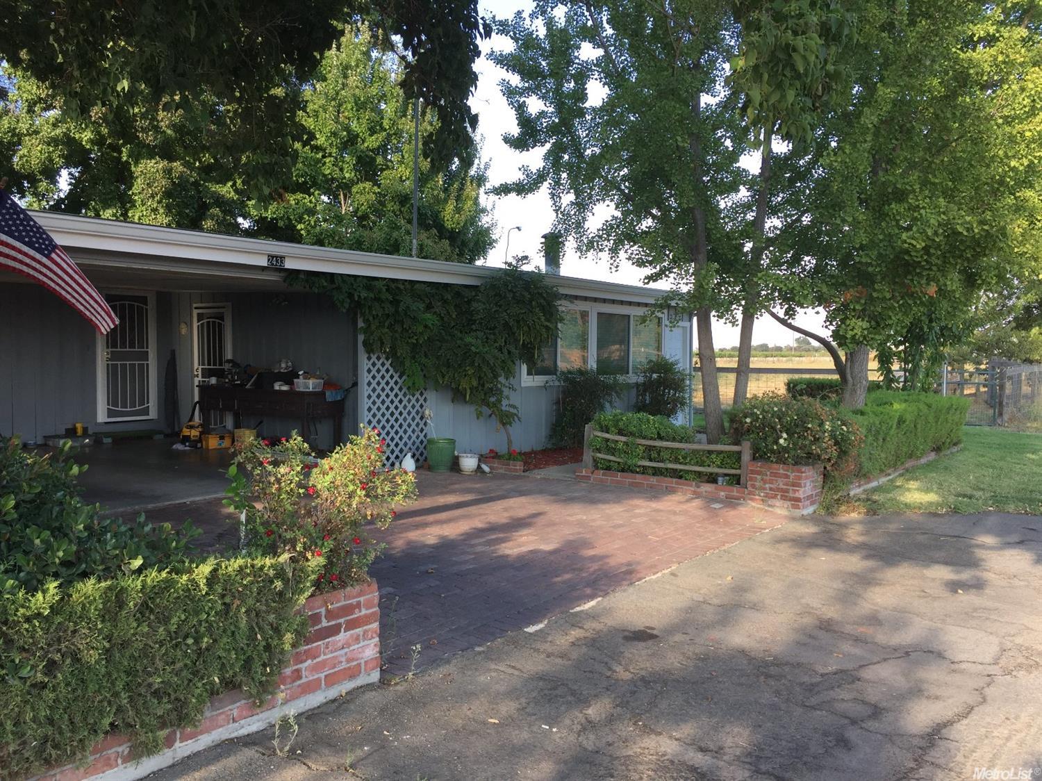 2433 E Druet, Lodi, CA 95242 photo 2