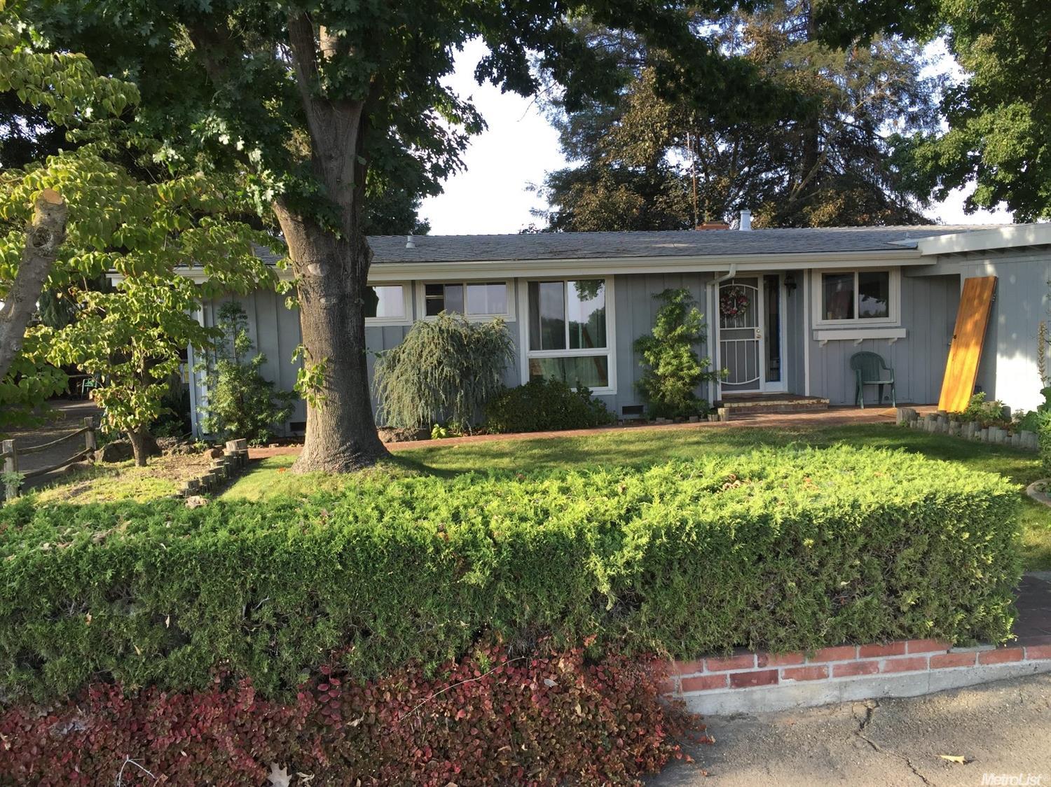 2433 E Druet, Lodi, CA 95242 photo 1