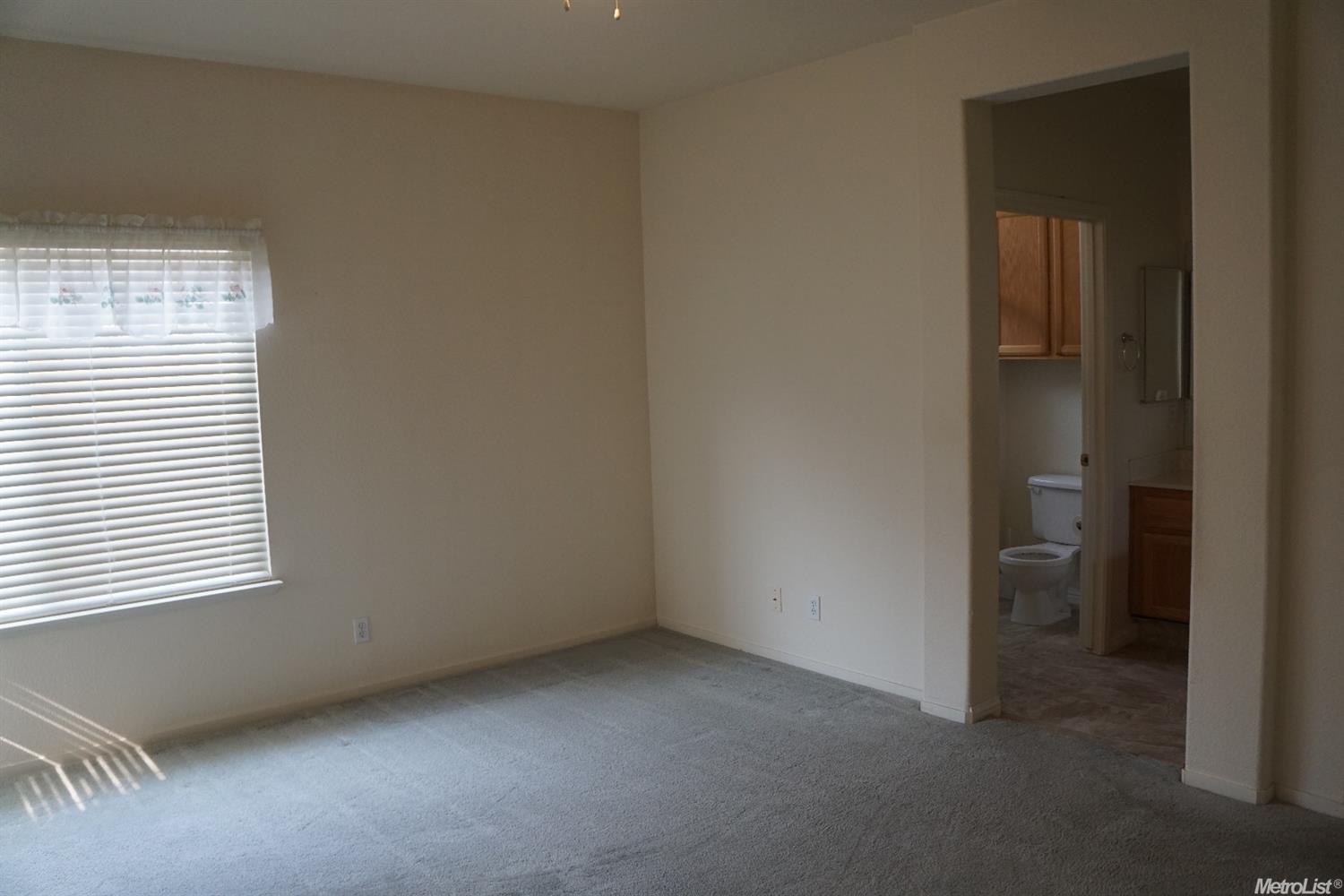 2163 Spring Blossom Ln, Turlock, CA 95382 photo 2