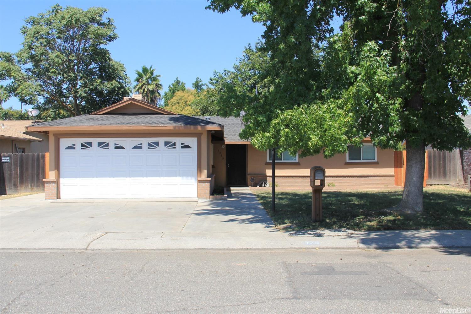 1329 Woodside Dr, Modesto, CA 95355 photo 1