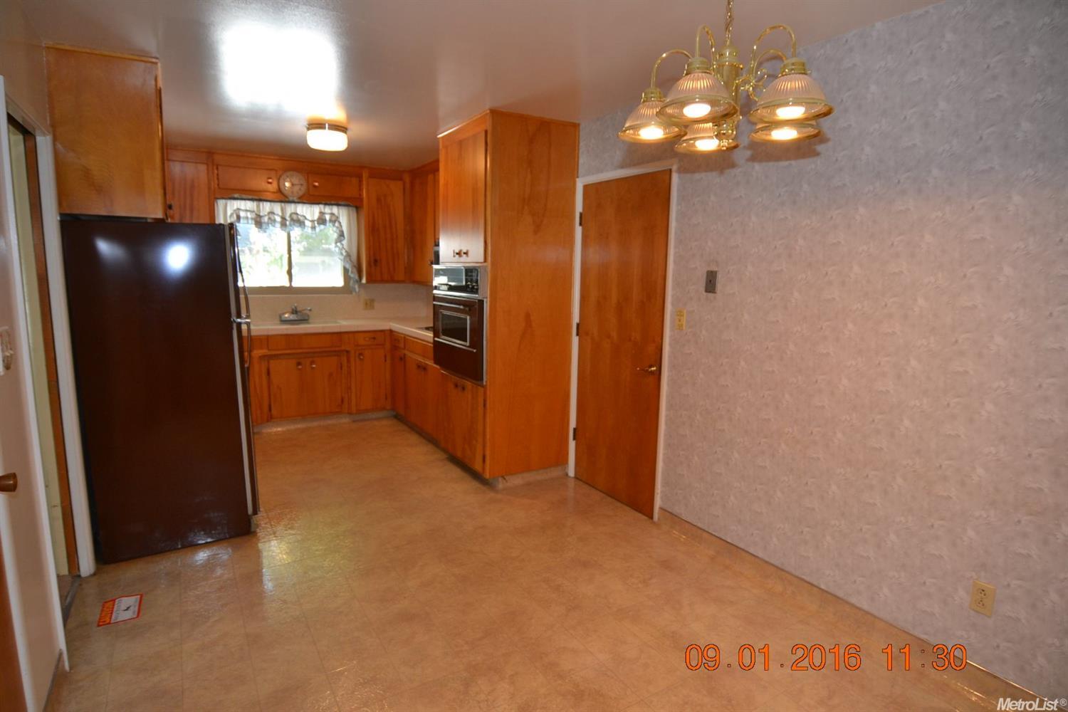 1021 Rose Ave, Modesto, CA 95355 photo 4