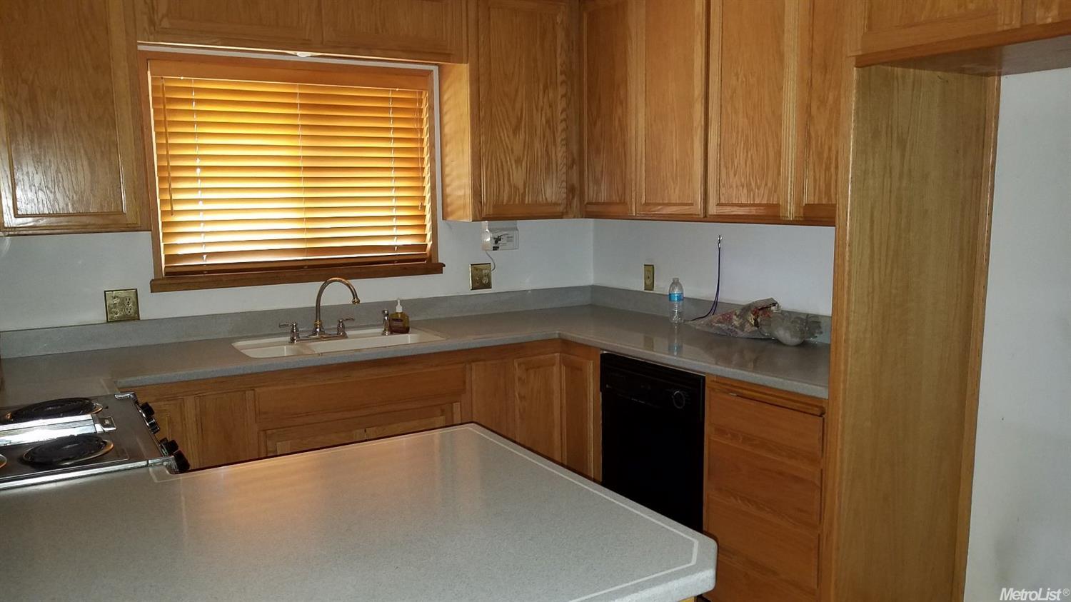 609 Curry Ave, Modesto, CA 95354 photo 4