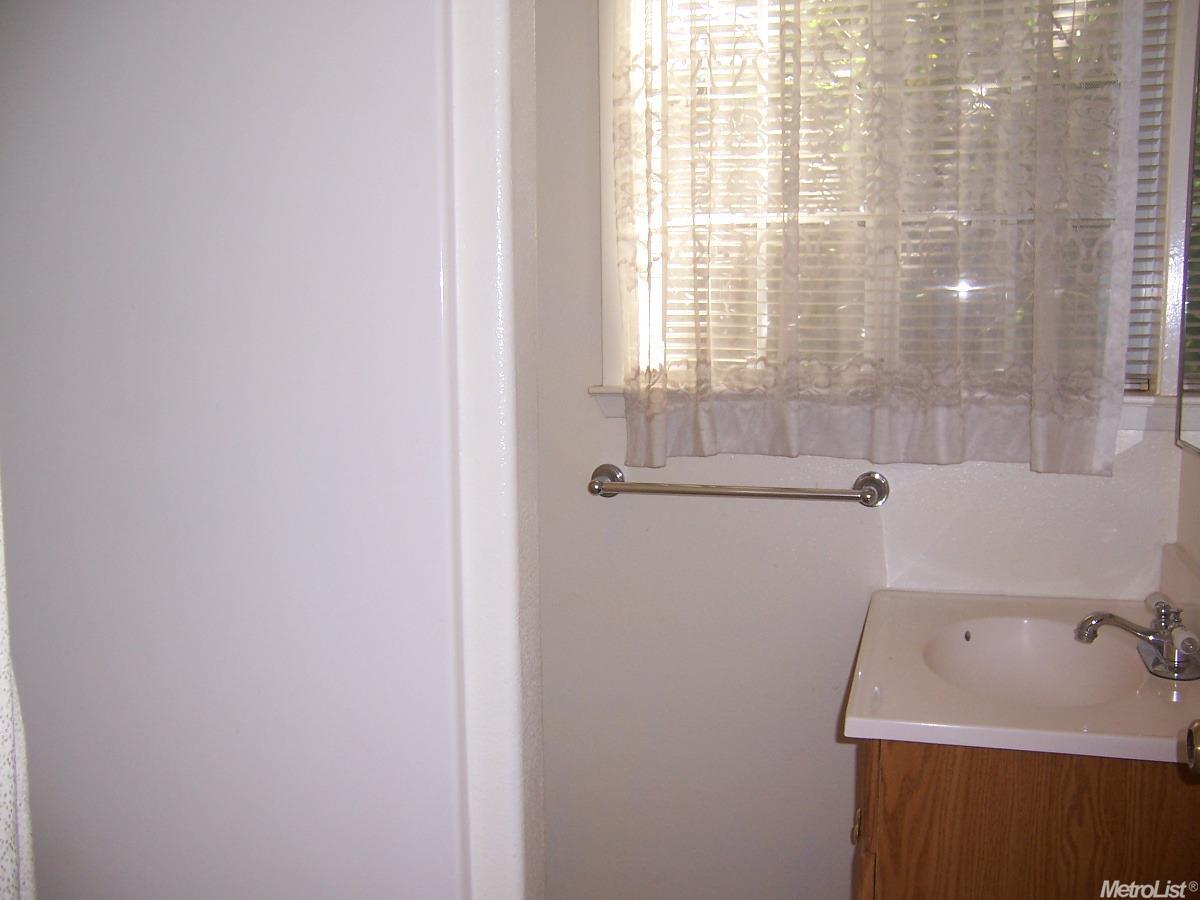 922 West St, Tracy, CA 95376 photo 5