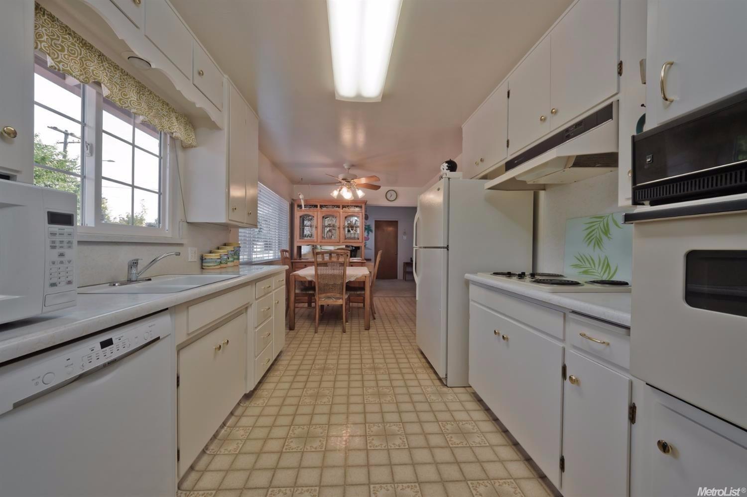2236 Edgebrook Dr, Modesto, CA 95354 photo 6
