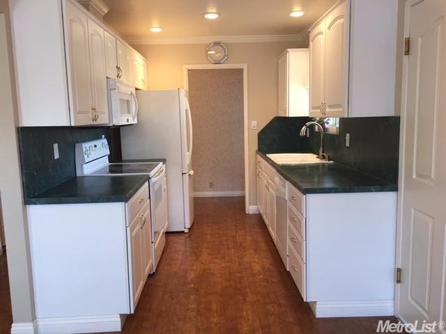 511 Fir Ct, Ripon, CA 95366 photo 2