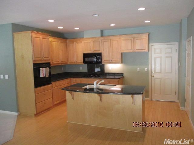 780 Everglades Ln, Tracy, CA 95377 photo 2
