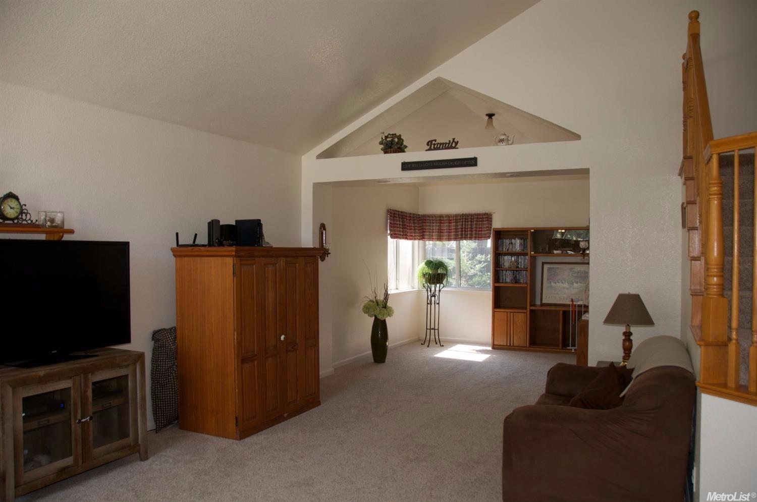 721 Parkston Ct, Modesto, CA 95357 photo 2
