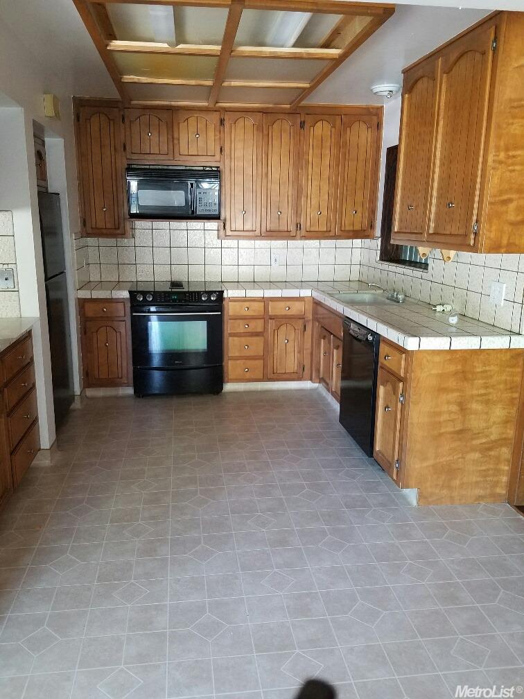 1302 Edith Dr, Gustine, CA 95322 photo 4
