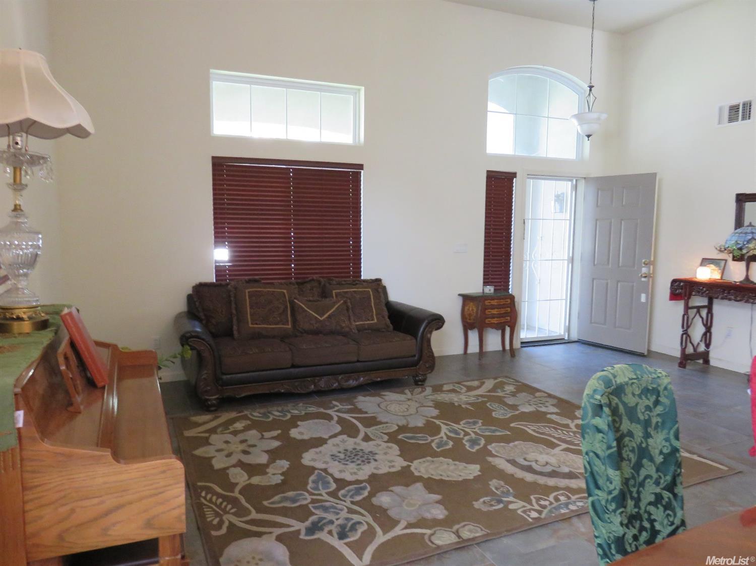 718 Wynyard Cir, Manteca, CA 95337 photo 4